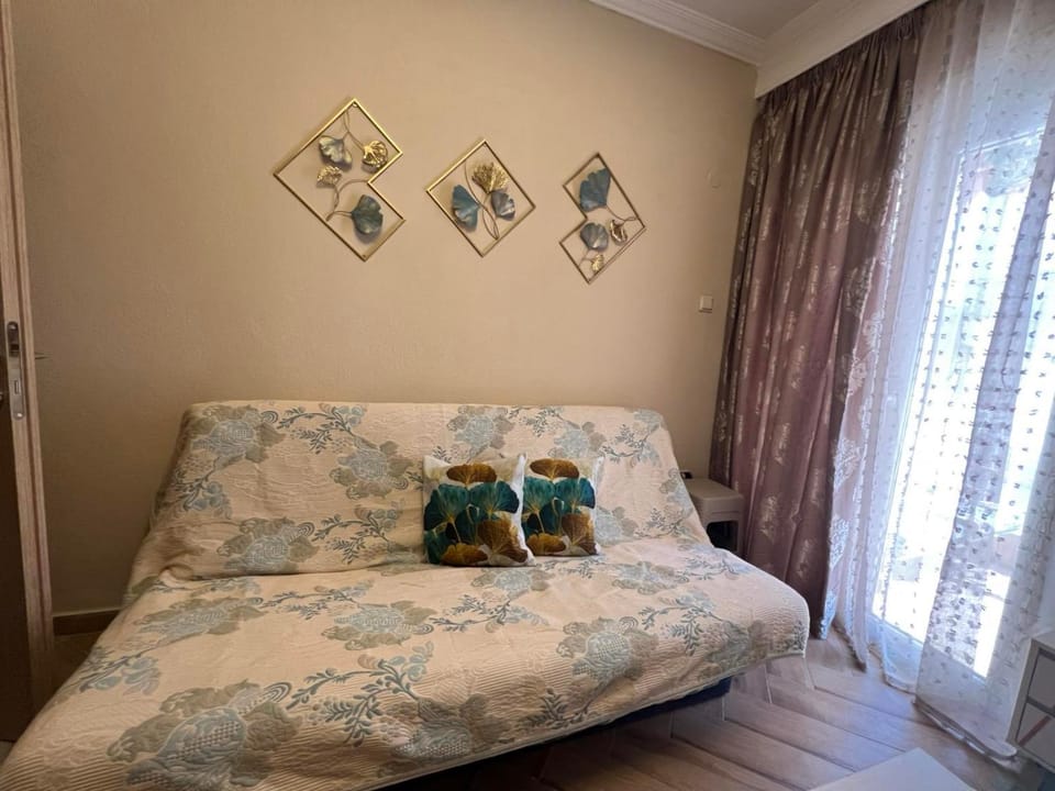 Bed, Living room, Seating area