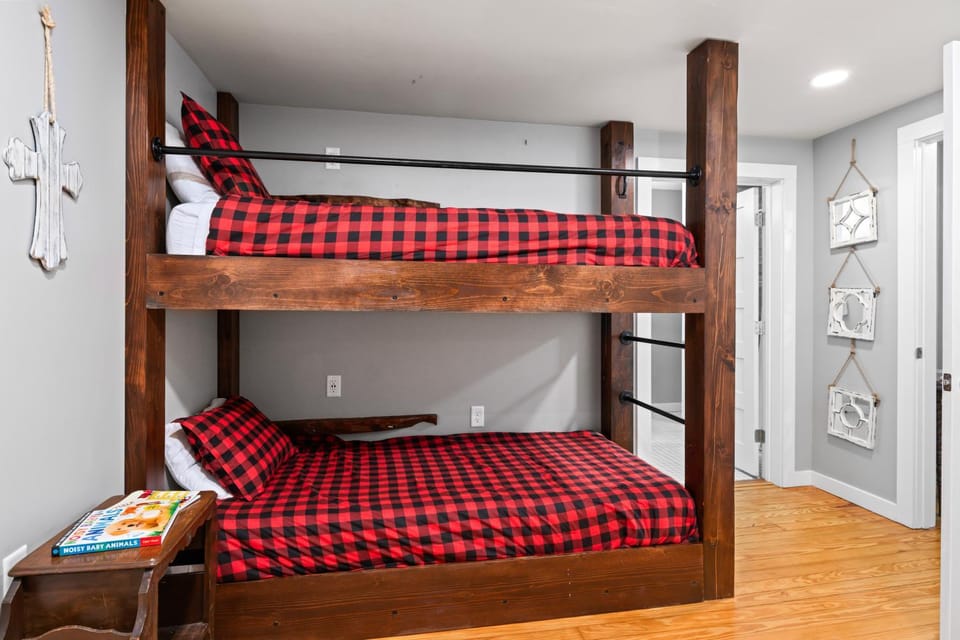 3BR Cozy Cabin Perfect for Family Getaway Cabin in Lake Junaluska