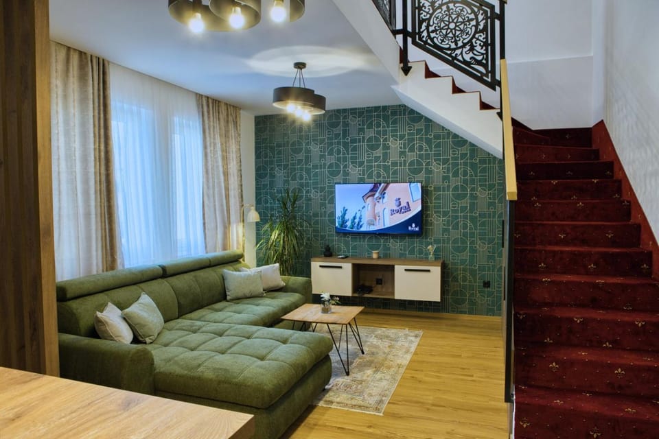 Communal lounge/ TV room, TV and multimedia, Living room, Seating area, Evening entertainment
