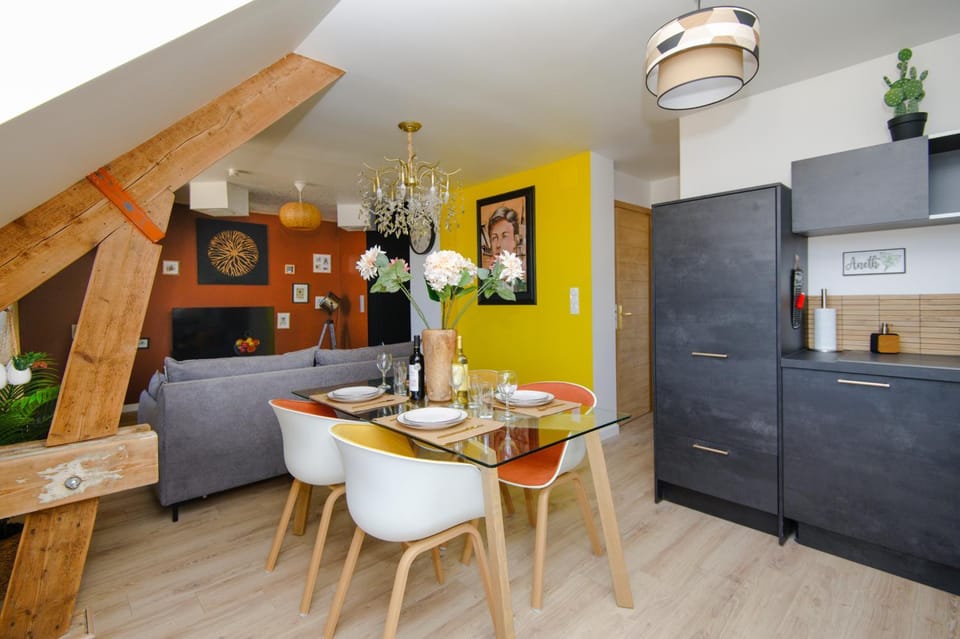 Kitchen or kitchenette, Living room