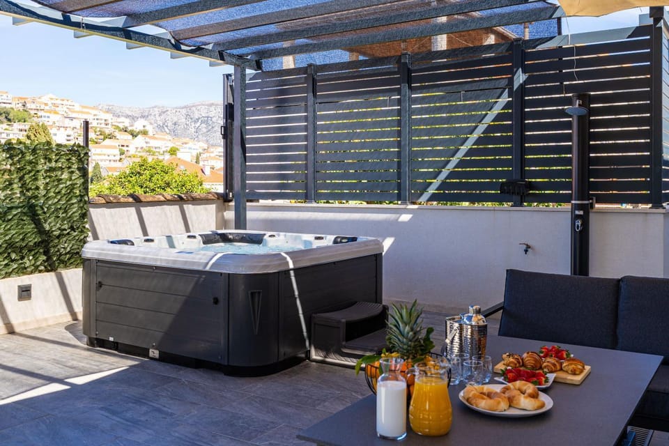 Dolores Apartment with Terrace & Jacuzzi Apartment in Dubrovnik