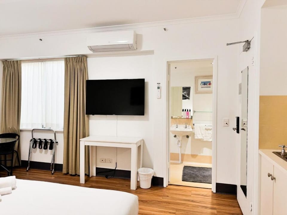 city staycation studio with 2 beds Apartment in Adelaide