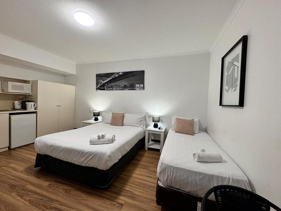 city staycation studio with 2 beds Apartment in Adelaide