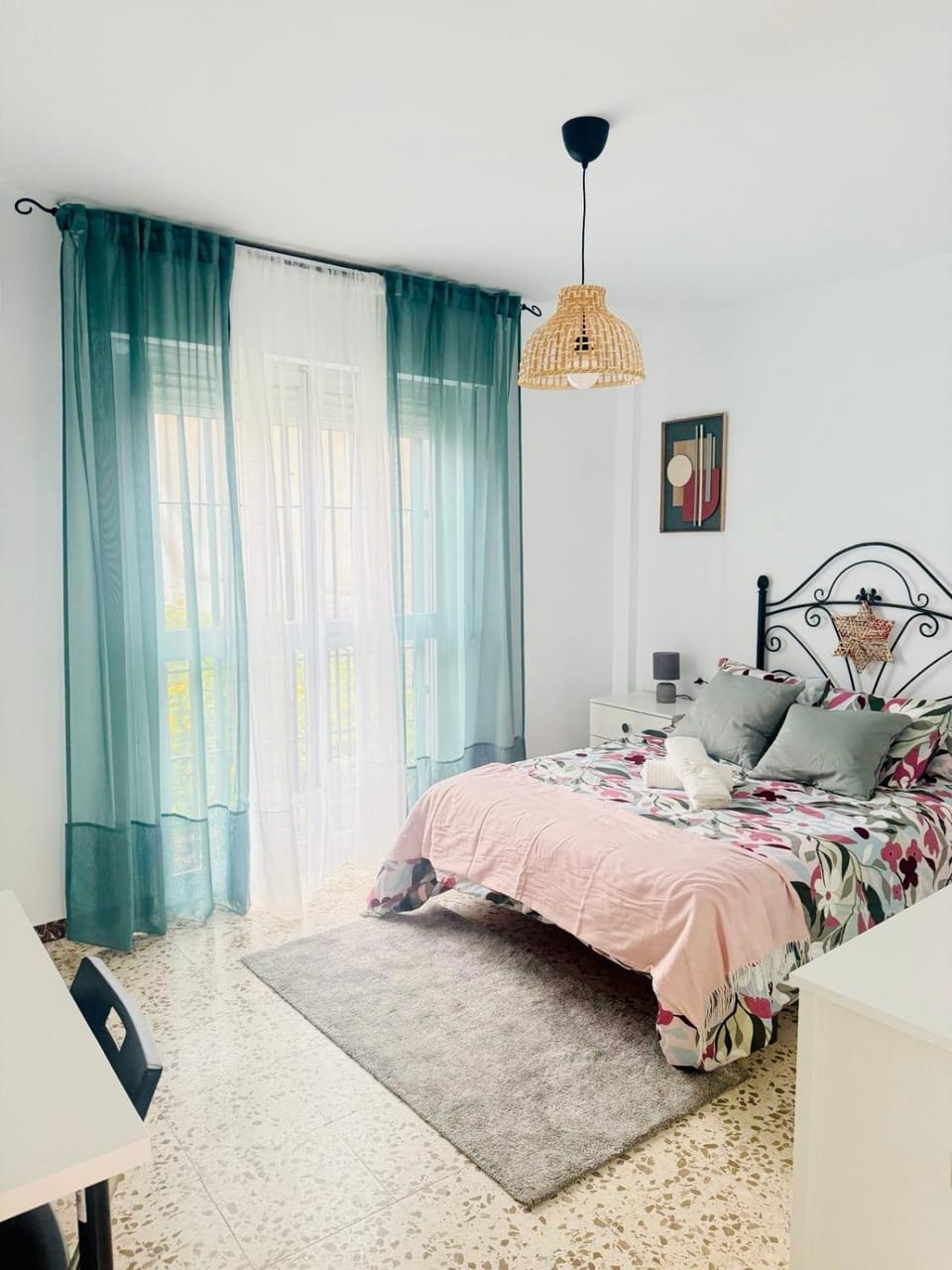 Bed, Photo of the whole room, Bedroom