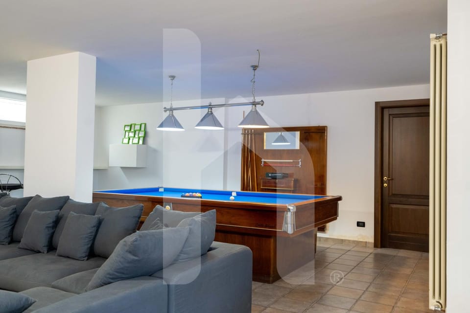 Billiard, Living room