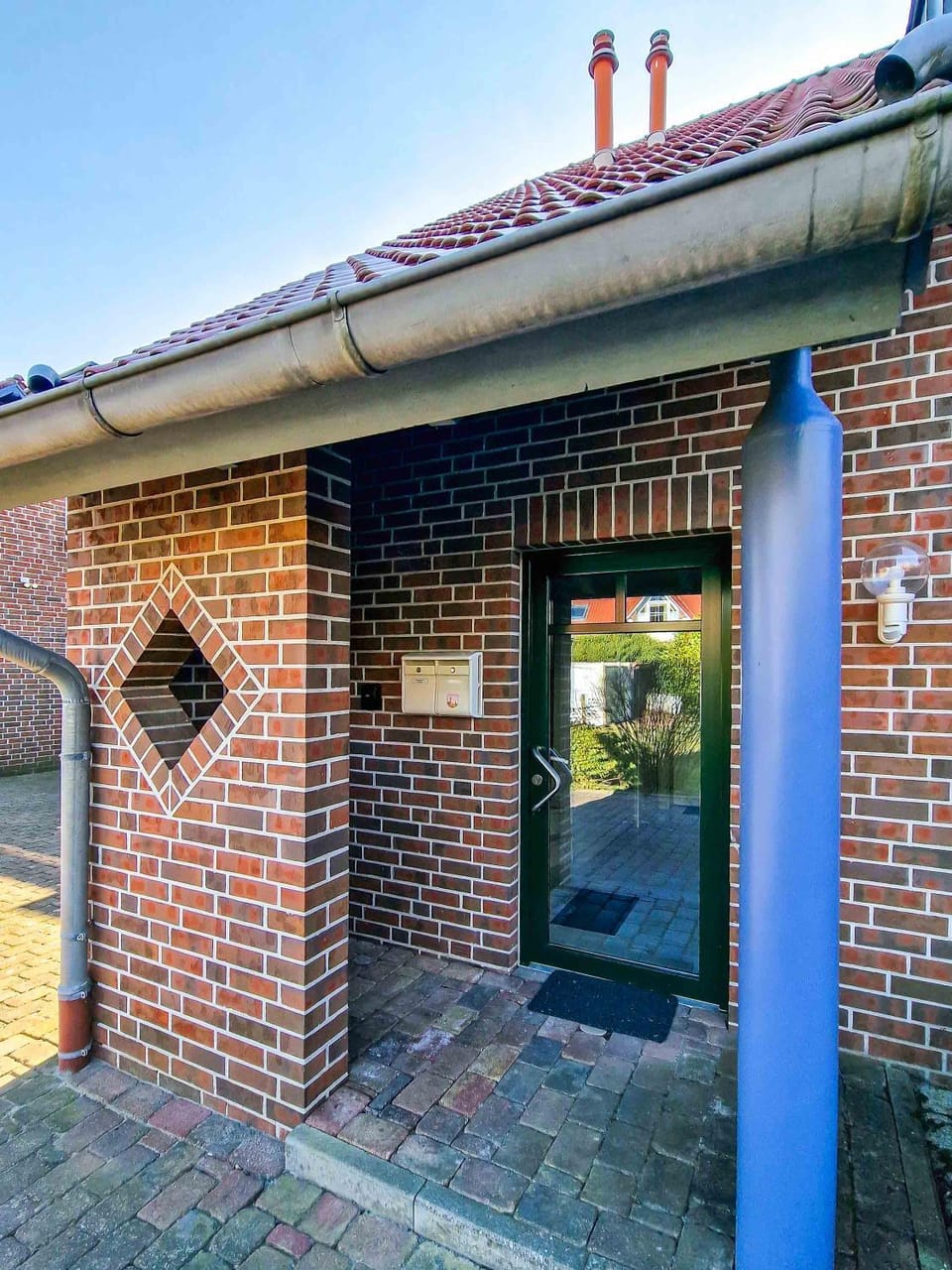 Facade/entrance