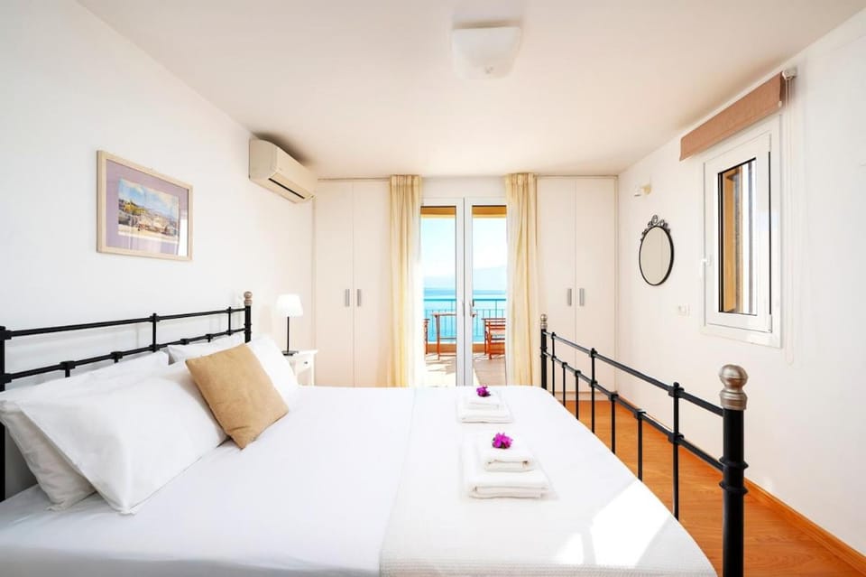Idyllic Beachfront House Apartment in Lasithi