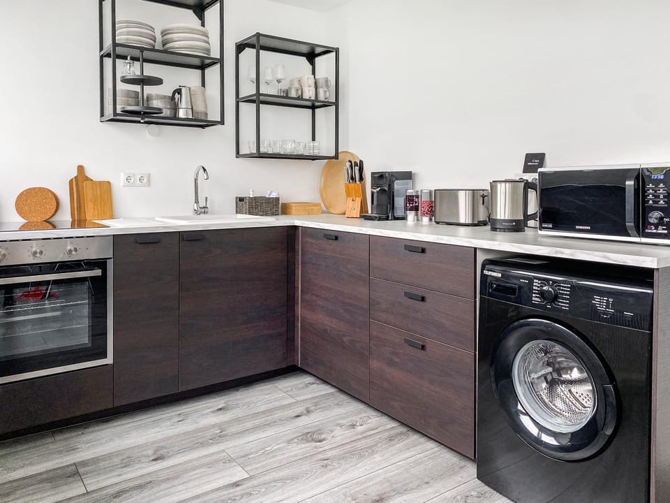 Coffee/tea facilities, Kitchen or kitchenette, dishwasher, oven, pet friendly, stove, toaster, washing machine