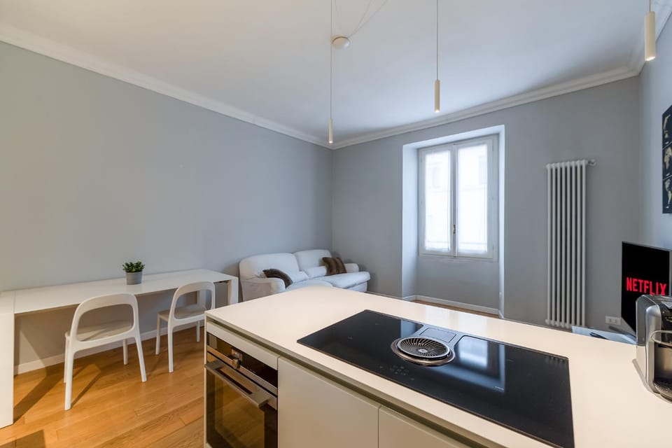 TV and multimedia, Kitchen or kitchenette, Living room, Dining area, stove