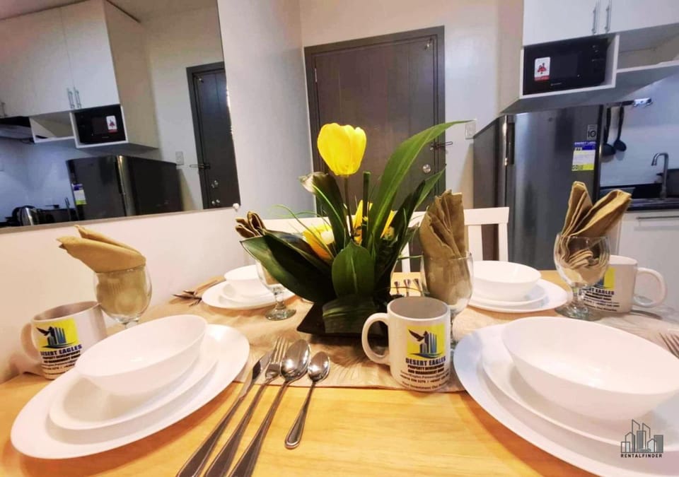 Kitchen or kitchenette, Food and drinks, Dining area, Food