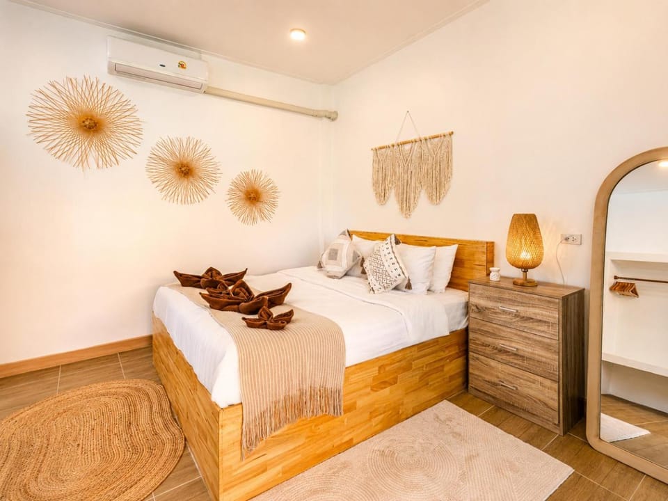 Bed, Photo of the whole room, Bedroom, air conditioner