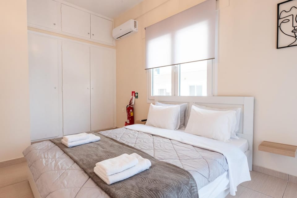 Bed, Photo of the whole room, Bedroom, towels, wardrobe, air conditioner