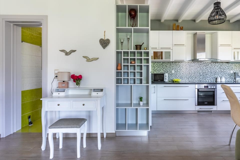 Kitchen or kitchenette, oven, stove