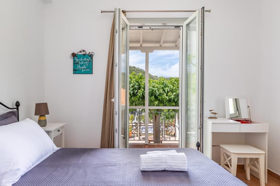 Bed, Balcony/Terrace, Bedroom