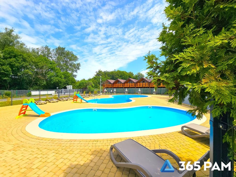 Day, Swimming pool, sunbed