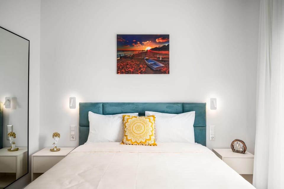 Bed, Decorative detail, Bedroom