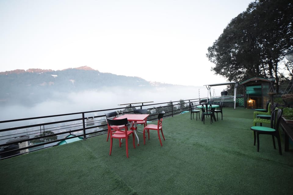 Property building, Natural landscape, Balcony/Terrace, Lake view, Mountain view