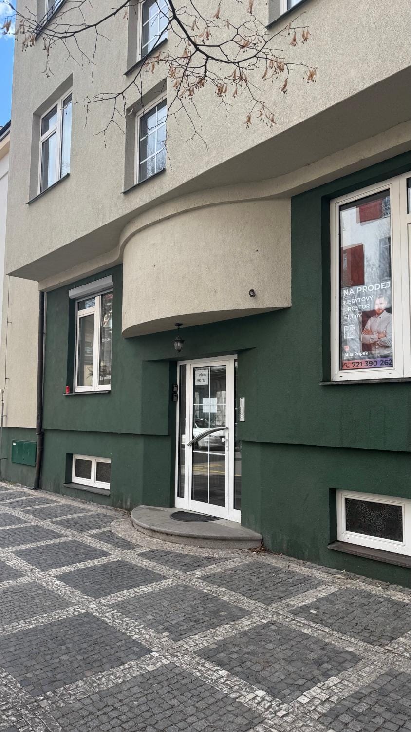 Property building, Facade/entrance, Day