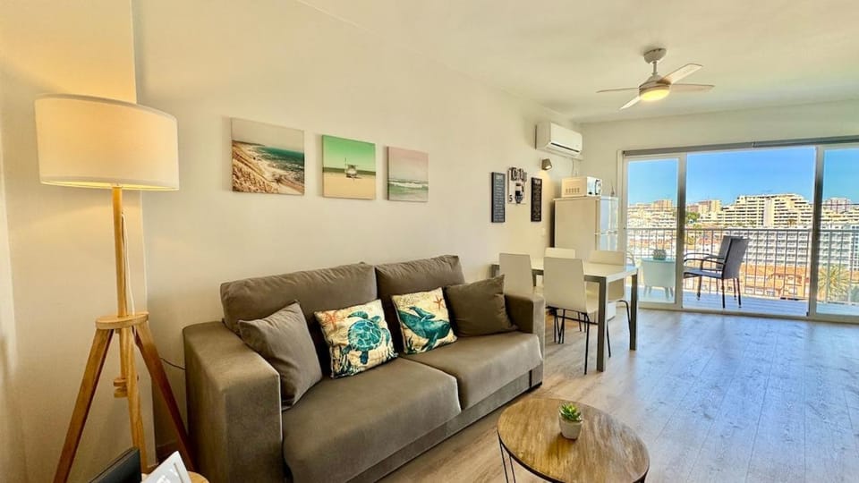 Living room, Seating area, Dining area, air conditioner