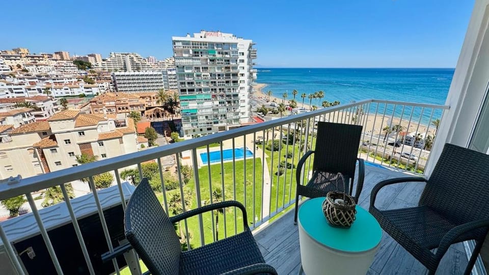 Natural landscape, View (from property/room), Balcony/Terrace, Seating area, Beach, City view, Pool view, Sea view