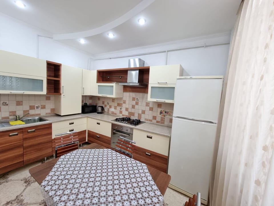 Kitchen or kitchenette, Dining area, minibar, oven, toaster