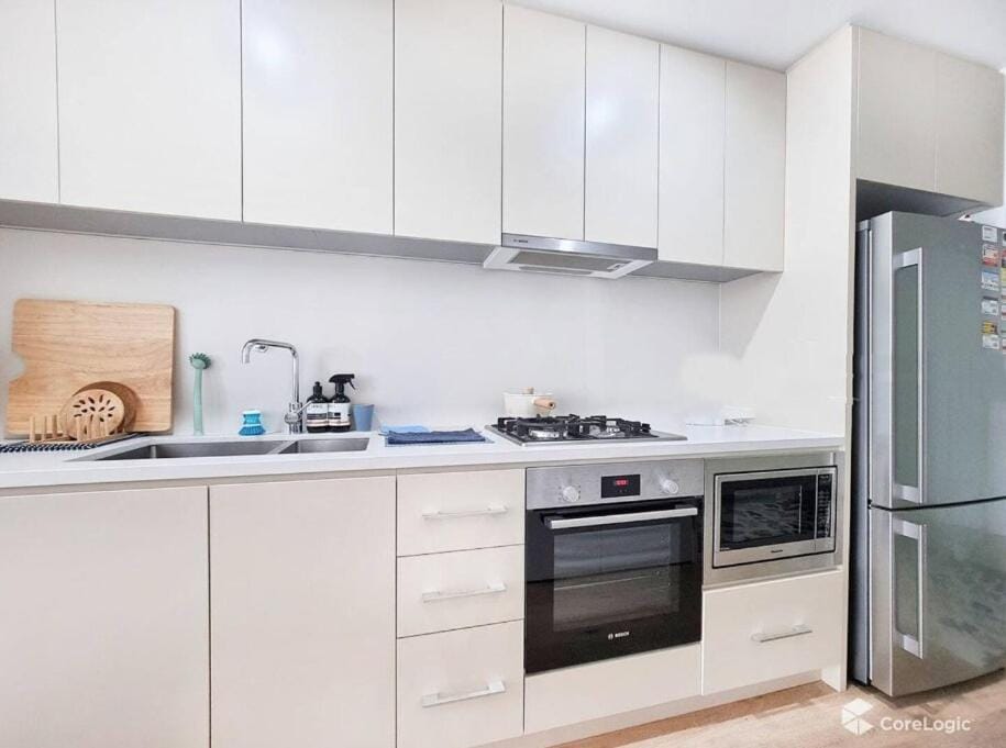 92K Abnb-Style Stunning views with modern One-bedroom Free Street Parking Apartment in Sydney