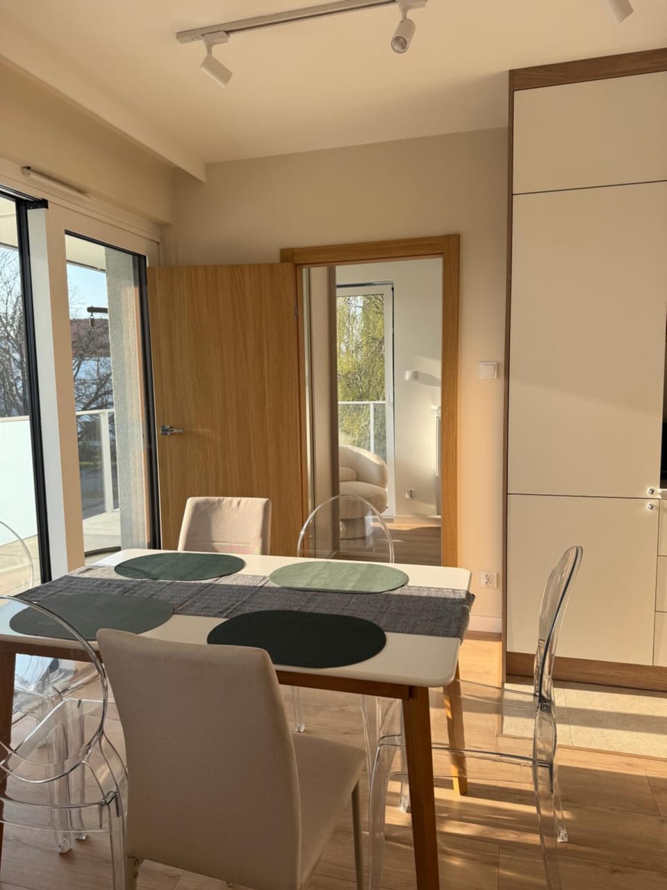 Living room, Dining area