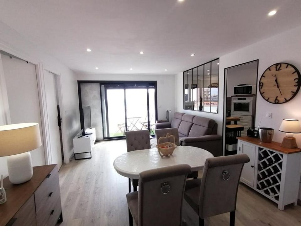 TV and multimedia, Photo of the whole room, Dining area