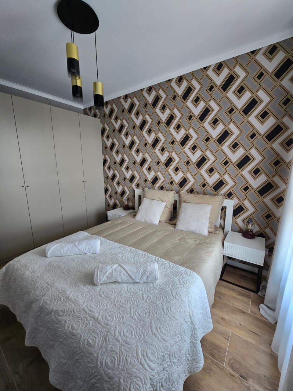Bed, Photo of the whole room, Bedroom, towels