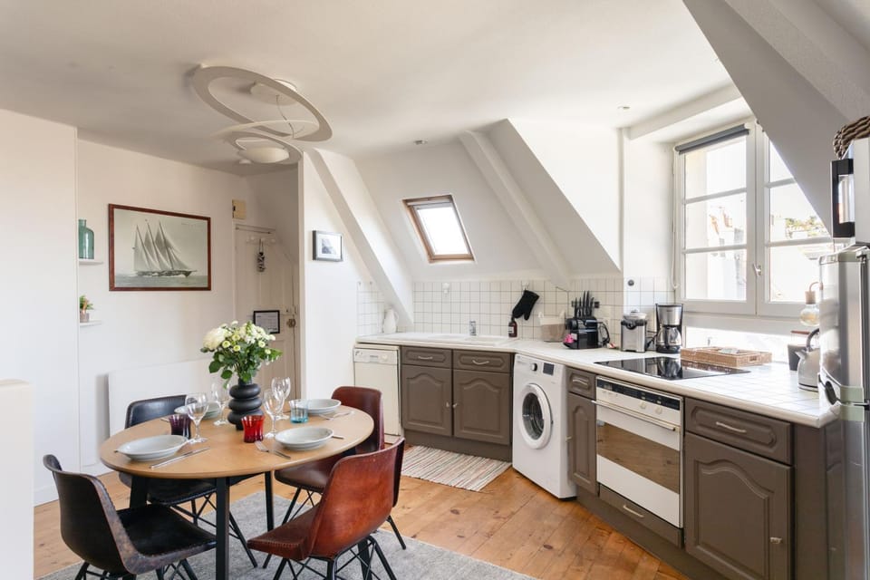 Kitchen or kitchenette, stove