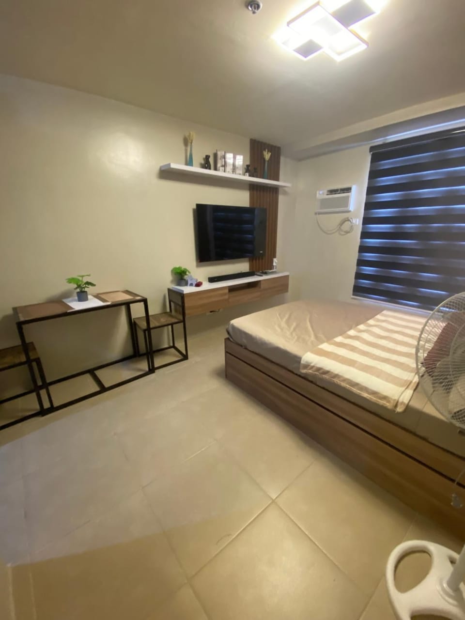Cozy studio unit 10mins from Airport 20mins from US Embassy across SM Sucat Apartment hotel in Las Pinas