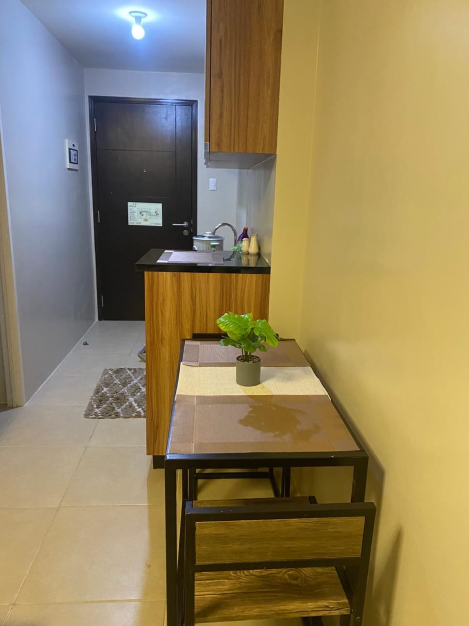 Cozy studio unit 10mins from Airport 20mins from US Embassy across SM Sucat Apartment hotel in Las Pinas