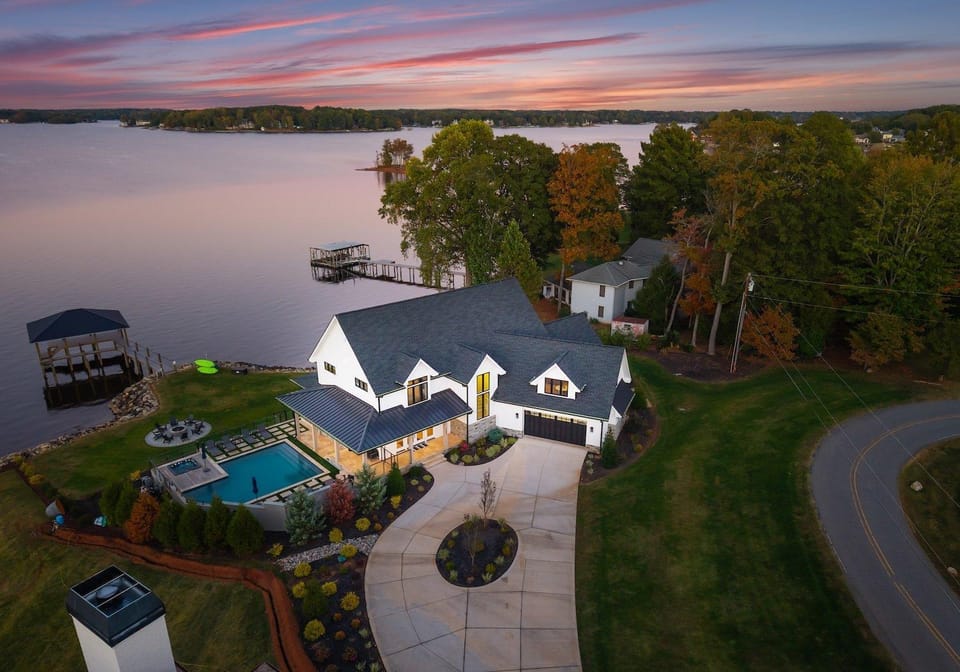 Circle Hollow House in Lake Norman