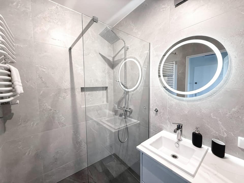 Shower, Bathroom, towels