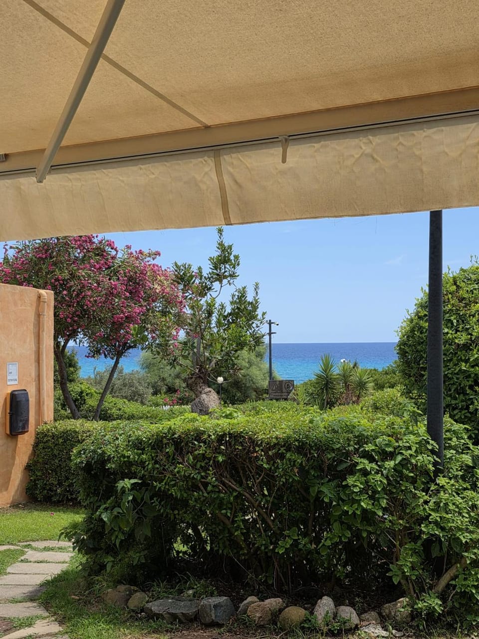 Patio, Day, Natural landscape, Garden, Kitchen or kitchenette, Dining area, Sea view