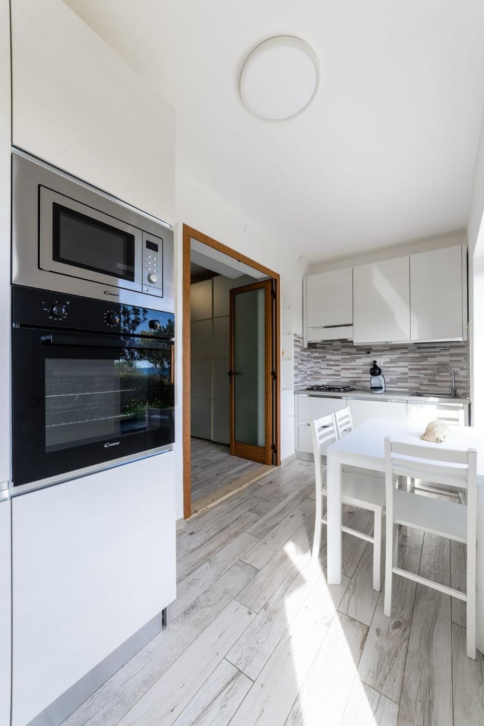 Kitchen or kitchenette, Dining area, microwave, oven, stove, washing machine