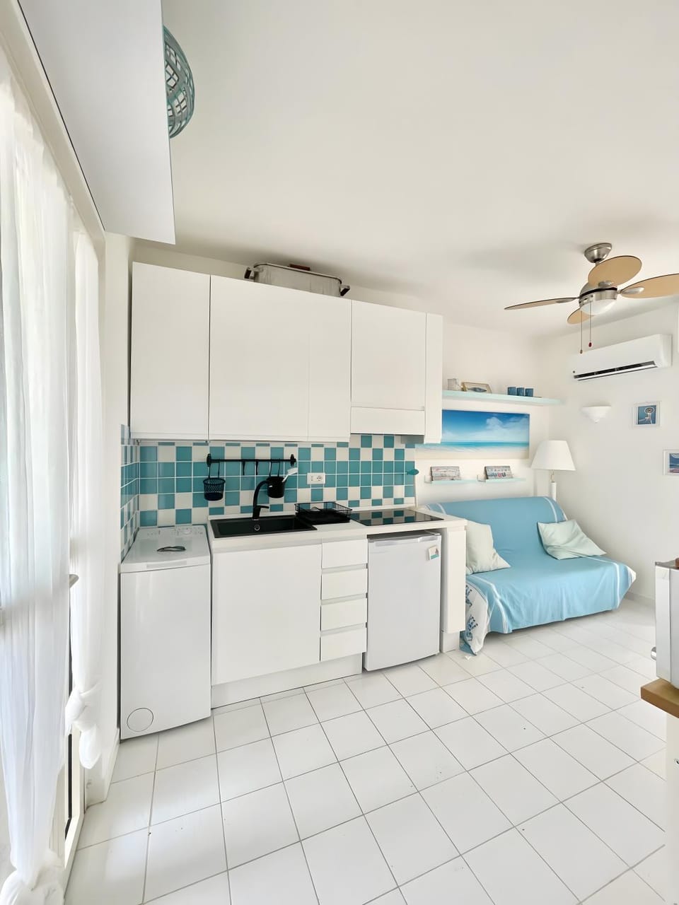 Kitchen or kitchenette, Living room