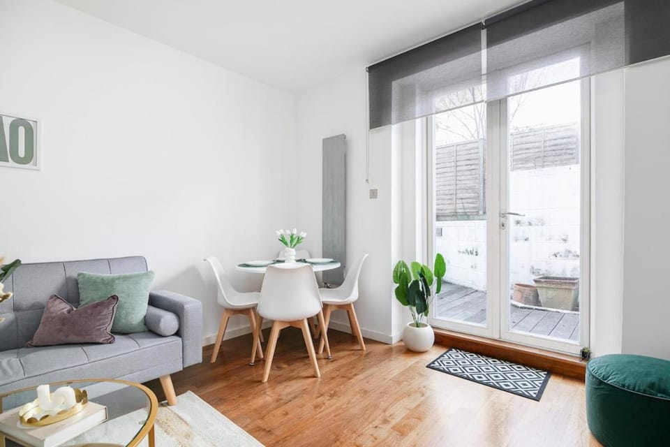 Near Highbury Islington Station with Private Garden Apartment in London Borough of Islington