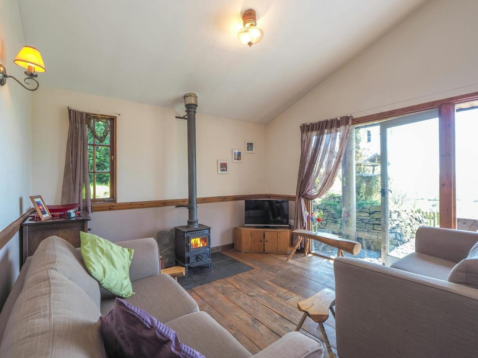 TV and multimedia, Living room, Seating area, fireplace
