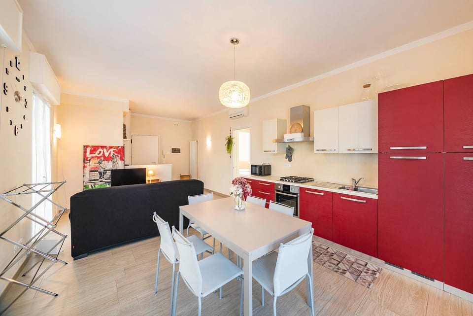 Kitchen or kitchenette, Seating area, Dining area, oven, pet friendly, stove