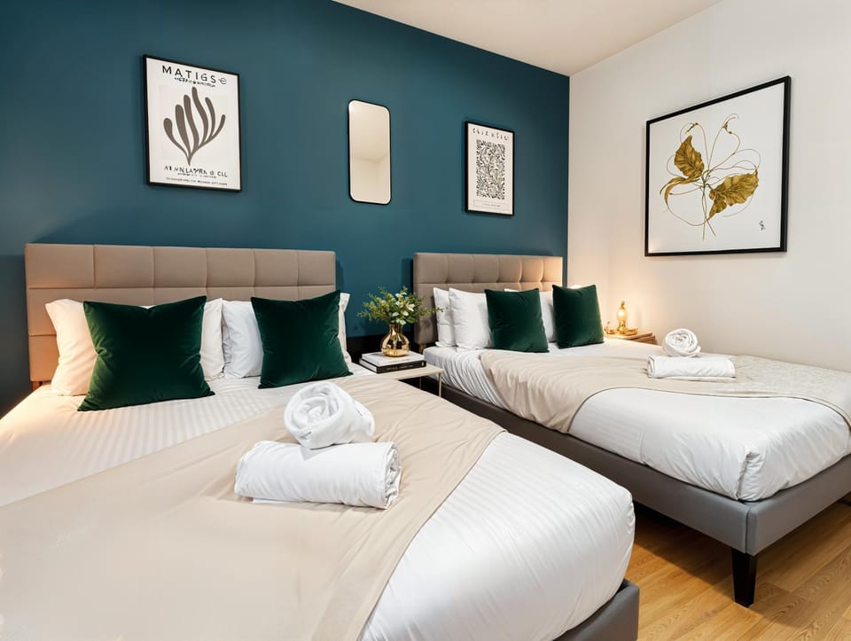 Bed, Bedroom, towels