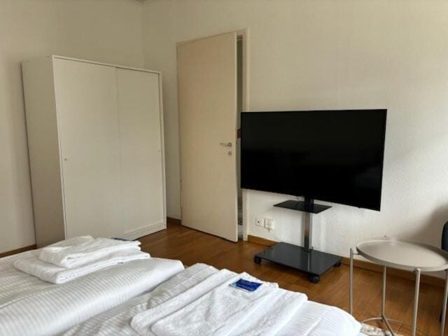 Centrally located studio nearby lake - Cross 8 Apartment in Zurich City