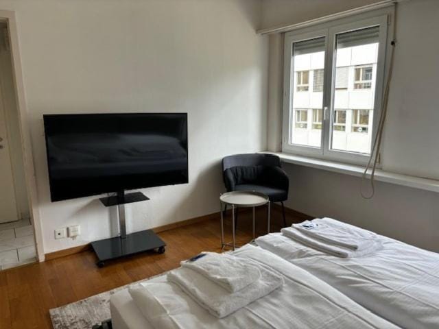 Centrally located studio nearby lake - Cross 8 Apartment in Zurich City