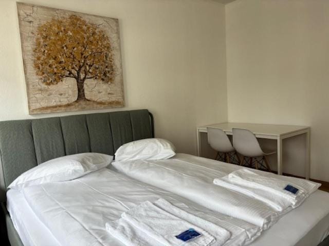 Centrally located studio nearby lake - Cross 8 Apartment in Zurich City