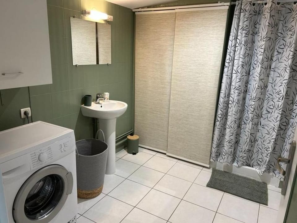 Shower, Bathroom, washing machine