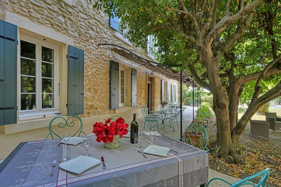 Property building, Patio, Spring, Day, Garden, Balcony/Terrace, Dining area, Garden view