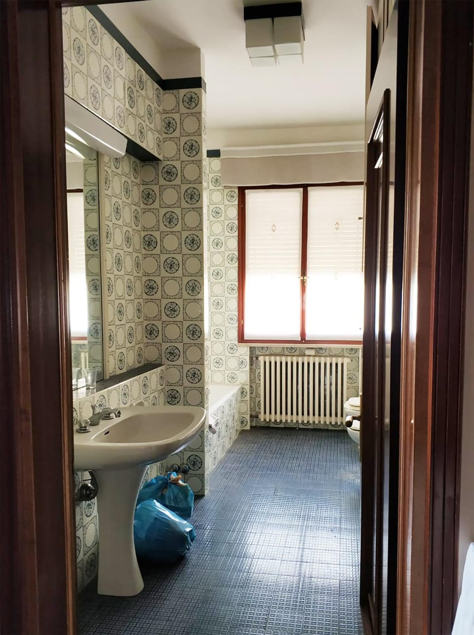 Bathroom, Bath, towels