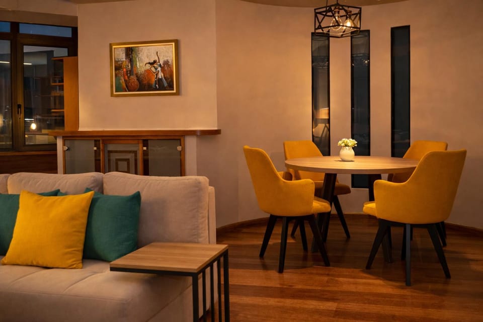 Living room, Seating area, Dining area
