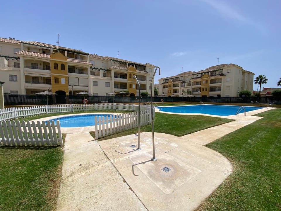 Property building, Day, Swimming pool