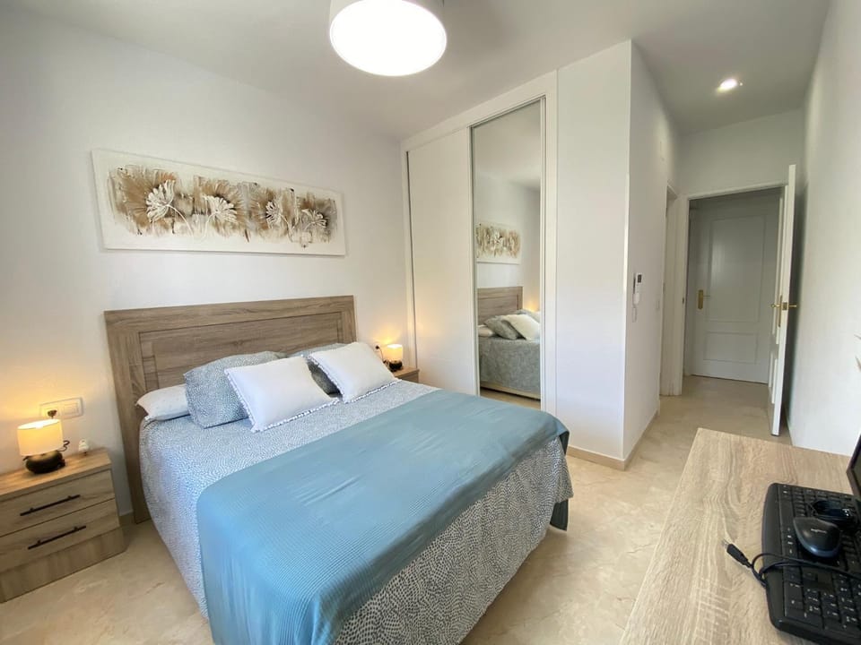 Bed, Photo of the whole room, Bedroom, heating, towels, wardrobe, air conditioner